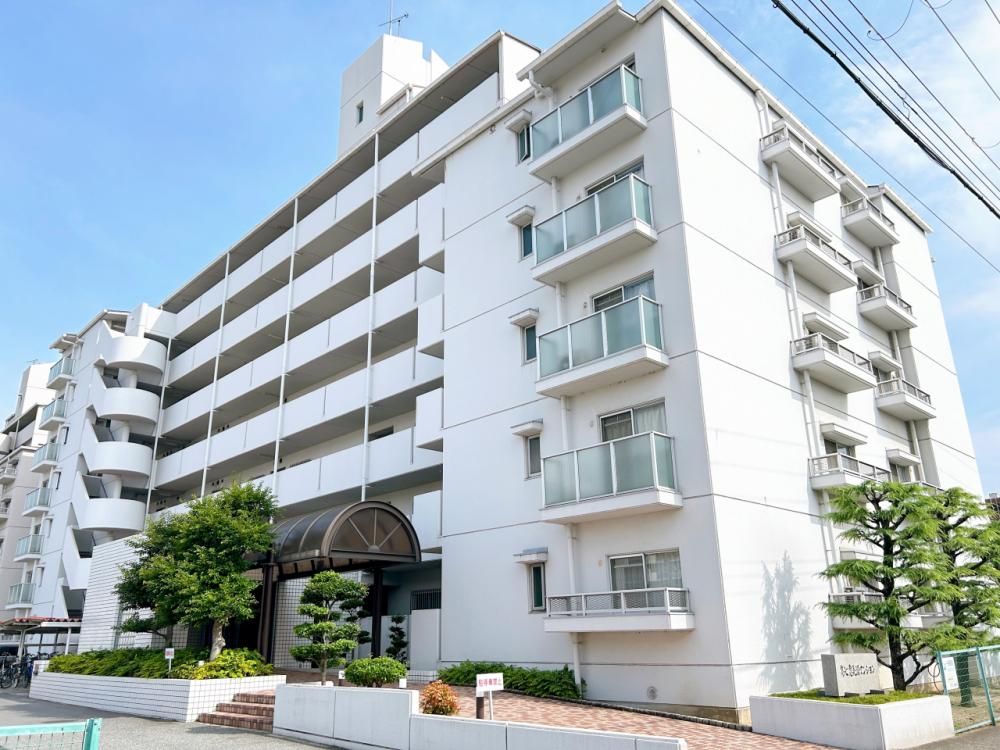 Renovated 3LDK Apartment Near Kameyama Station Himeji - Thumbnail 2