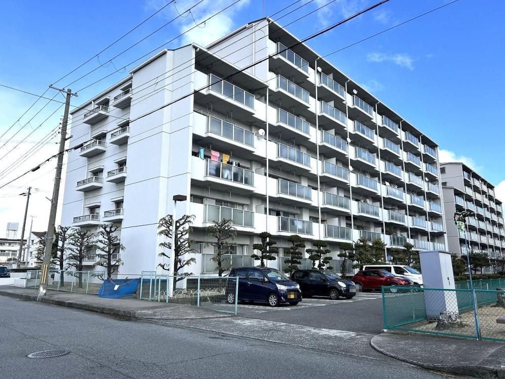 Renovated 3LDK Apartment Near Kameyama Station Himeji - Thumbnail 3