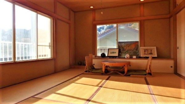 Hot Springs Home in Atami with Scenic Views - Thumbnail 4