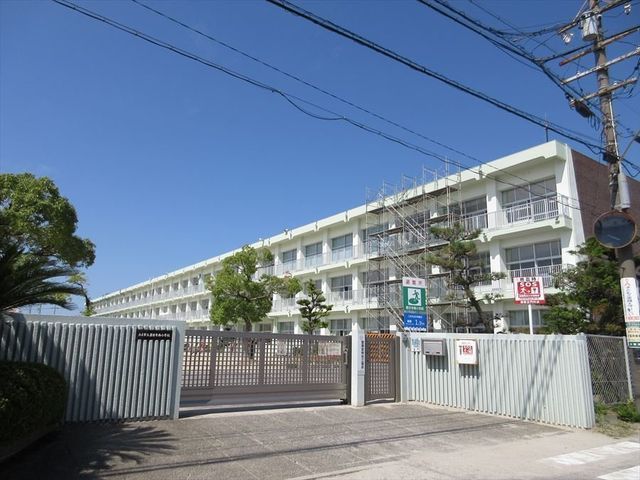 4LDK House in Ama City with Japanese Room and Terrace - Thumbnail 3