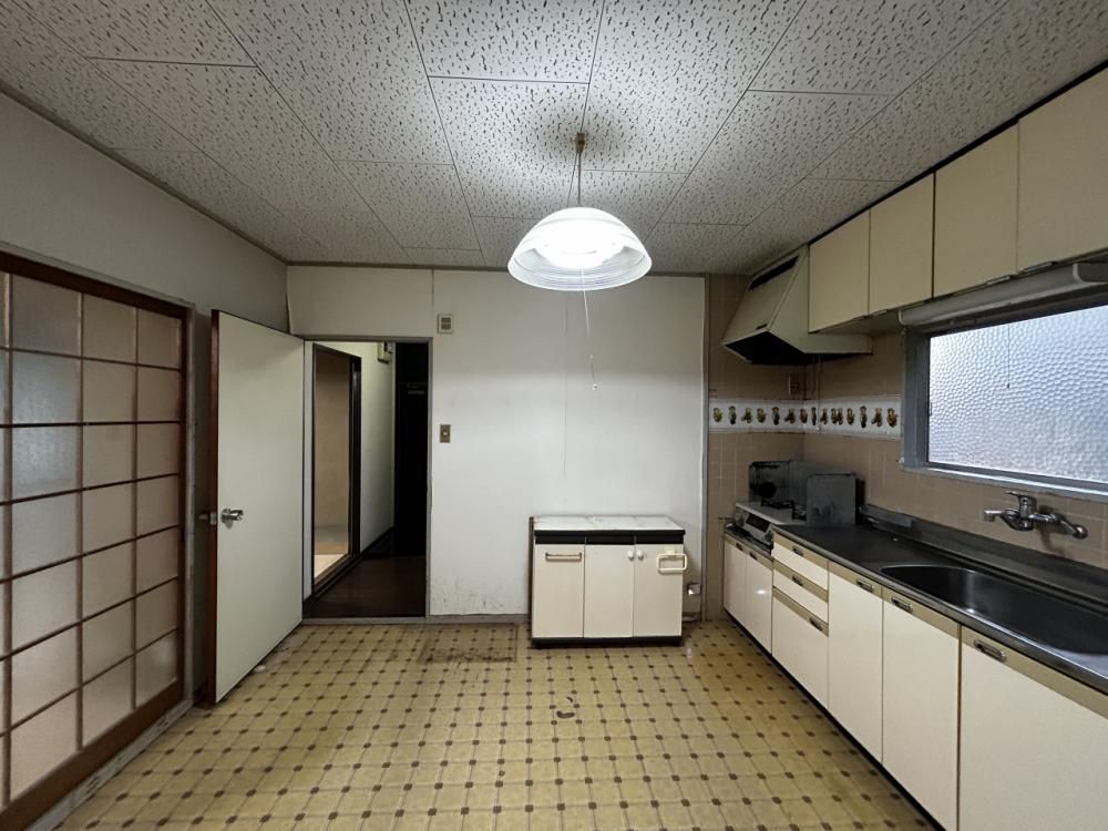 Renovated 4LDK House in Imabari with Modern Updates - Thumbnail 2