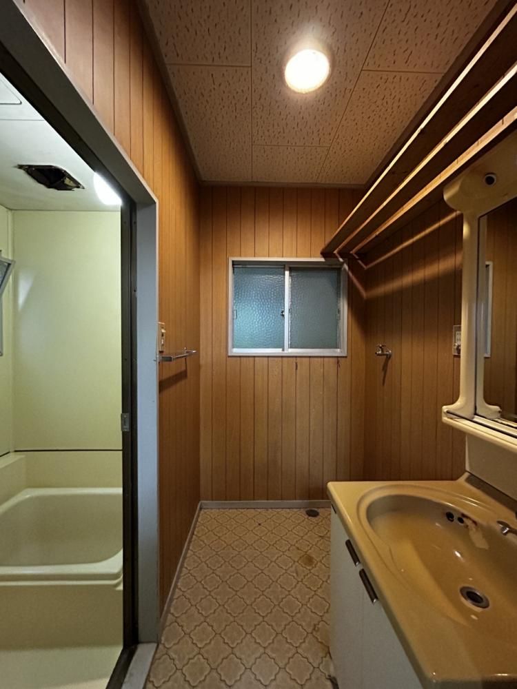 Renovated 4LDK House in Imabari with Modern Updates - Thumbnail 4