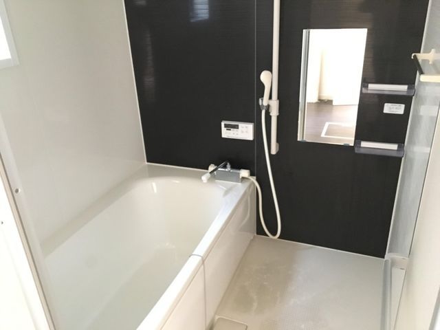 3LDK Detached House for Sale in Tokushima City, 20 Min Walk to Station - Thumbnail 2