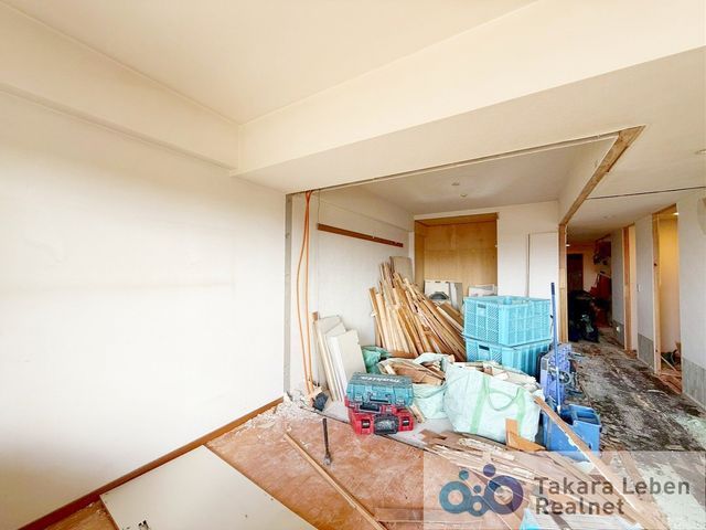 Renovated 3LDK Apartment in Saitama's Kita Ward Near Omiya - Thumbnail 4
