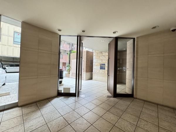 Presence Namba Minami Urbannish 1K Apartment in Osaka - Thumbnail 3