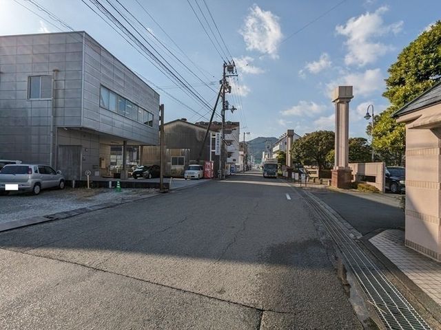 Spacious 4LDK Apartment in Kochi City Near Sannbashi-dori Station - Thumbnail 3