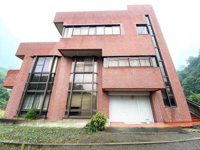 [Homes] Yoshidacho Minami Kimitateme house for sale RC 3-story | — Image 1, Uwajima, Ehime