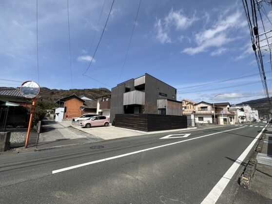 Modern 3LDK Detached House for Sale in Yawatahama, Ehime - Thumbnail 2