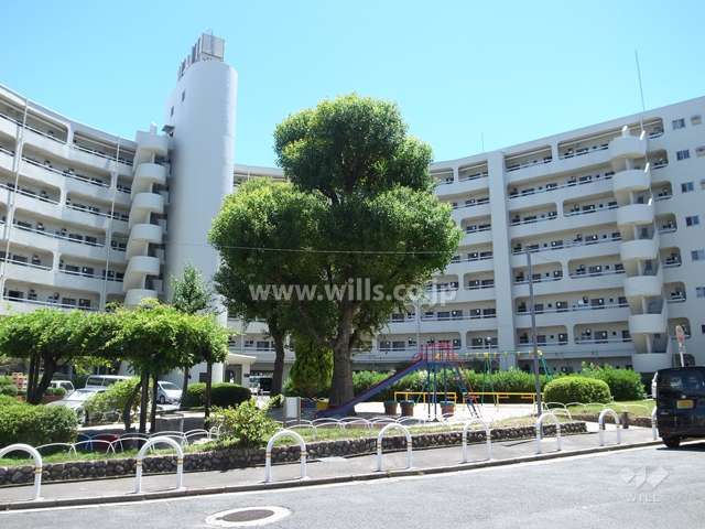 Renovated 2LDK Apartment in Suita with Park Views - Image 1