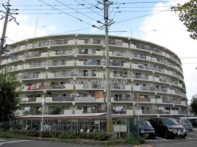 Renovated 2LDK Apartment in Suita with Park Views - Thumbnail 2