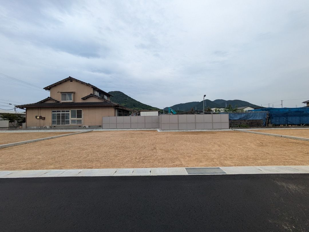 New Sakade Residential Land Plots with No Building Conditions - Thumbnail 2