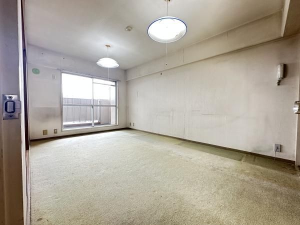Spacious 4LDK Apartment in Nishinomiya with Balcony - Thumbnail 3