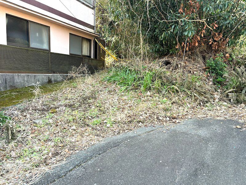 Land with Old House for Sale in Itō City, Shizuoka - Thumbnail 2