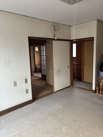 Spacious 10-Room House with Garage in Asago City - Thumbnail 3