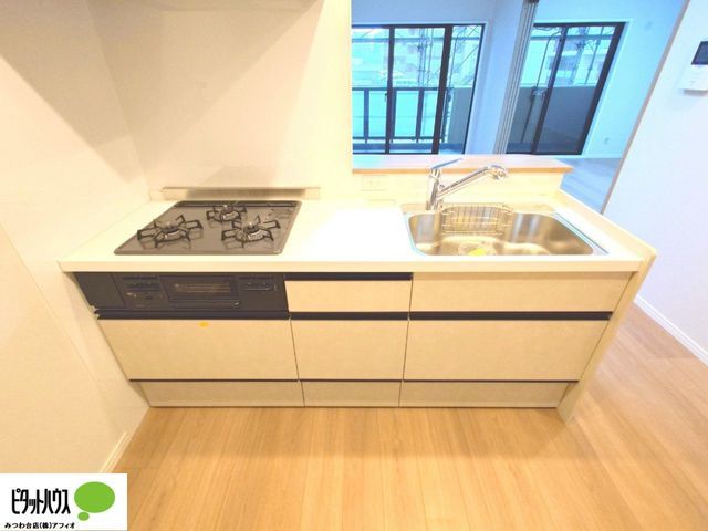 Renovated 3LDK Apartment for Sale in Chiba's Mihama Ward - Thumbnail 3