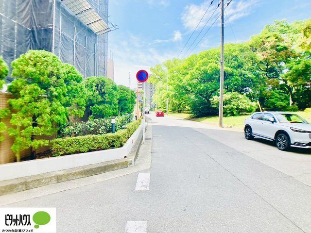 Renovated 3LDK Apartment for Sale in Chiba's Mihama Ward - Thumbnail 2