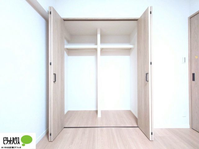 Renovated 3LDK Apartment for Sale in Chiba's Mihama Ward - Thumbnail 4