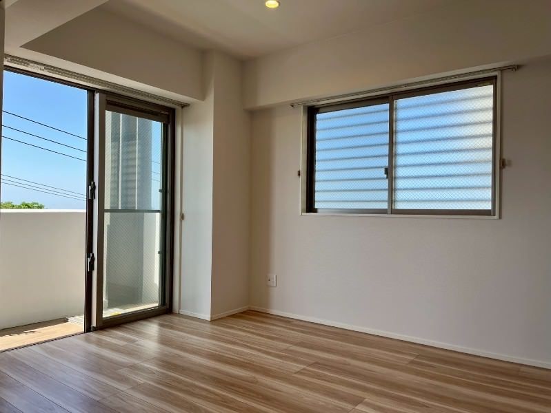 MIZUHO Mansion Uehara 4: 2LDK Apartment for Sale in Okinawa - Thumbnail 4