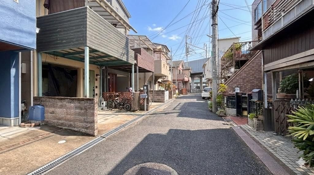Modern 3LDK House with Loft and Garage in Takatsuki, Osaka - Thumbnail 2