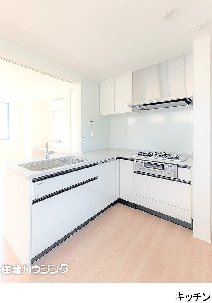 Stylish 3-Story House for Sale in Kamiuma, Setagaya, Tokyo - Thumbnail 4