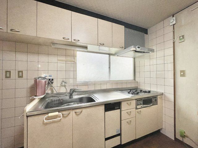 7DK Family House with Rooftop & Garden in Hirakata, Osaka - Thumbnail 2