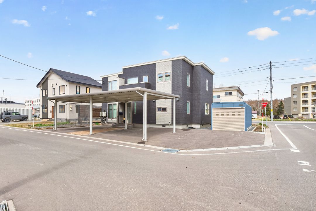 4-Bedroom House for Sale in Kutchan, Hokkaido - 163.83 sqm - Thumbnail 2