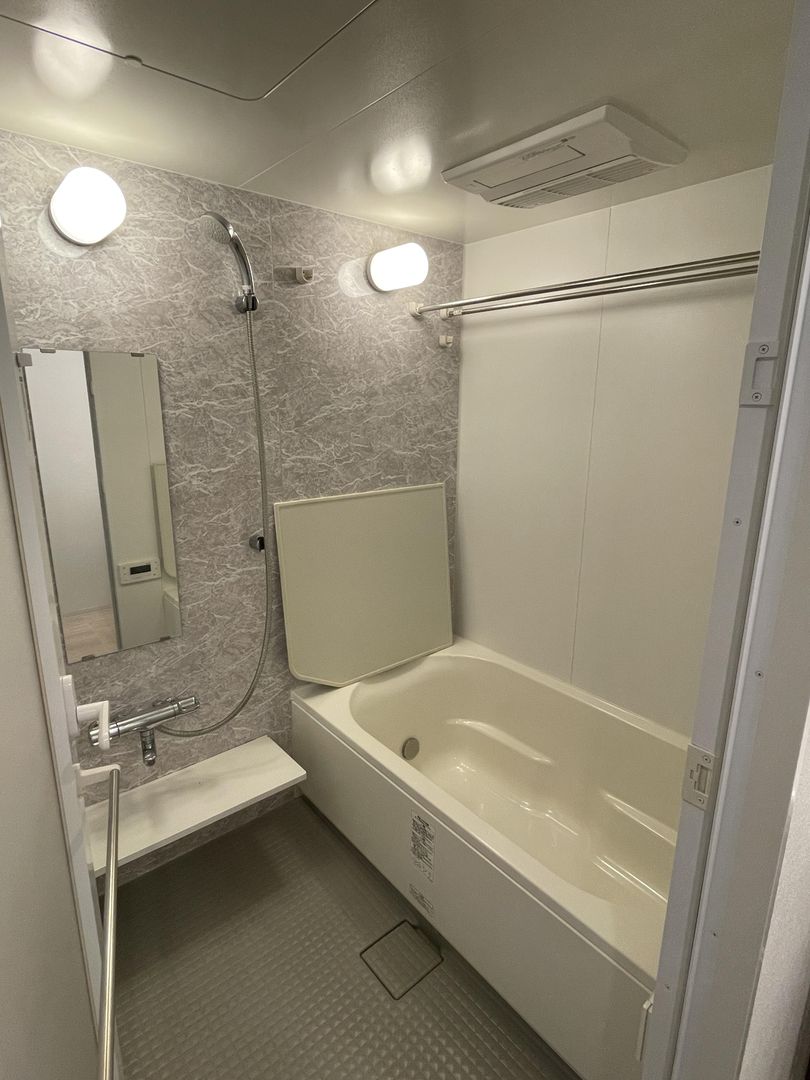 15th Floor 3LDK Condo in Charmant Fuji Smart Wakayama Castle Park - Thumbnail 3