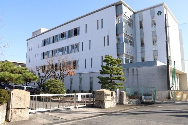 Renovated 2SLDK Apartment for Sale in Yokkaichi, Mie - Thumbnail 2