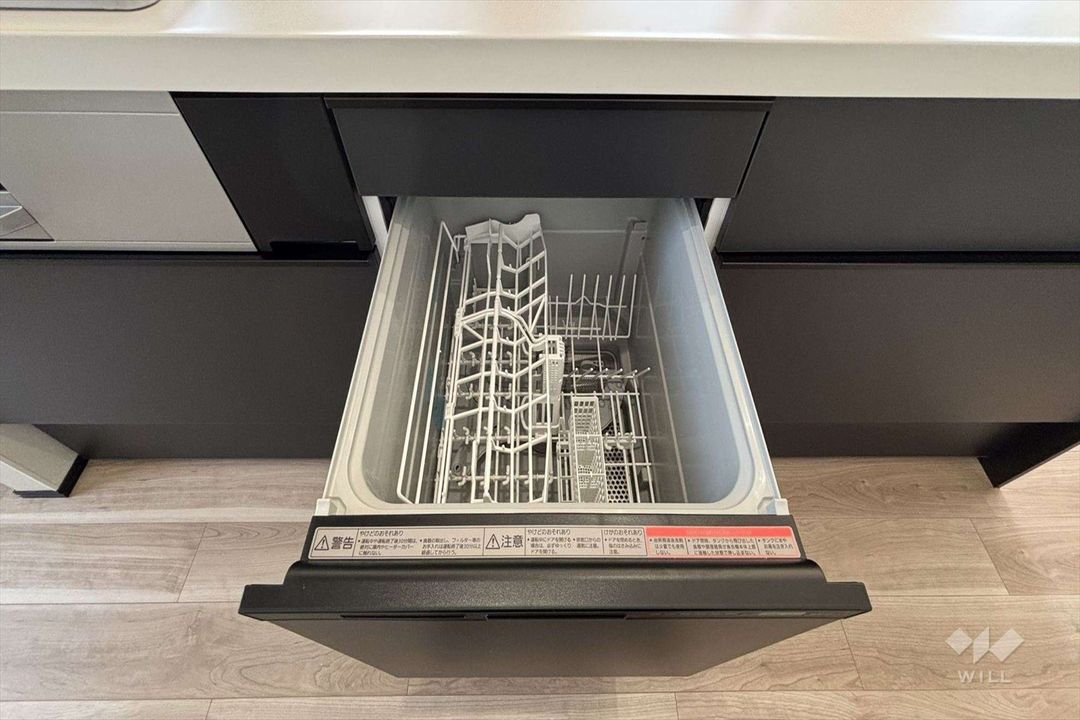 Renovated 2LDK Apartment with Rooftop Balcony in Itami - Thumbnail 4