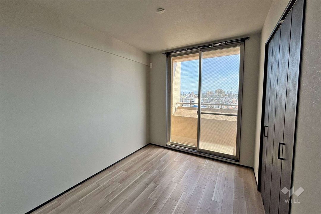 Renovated 2LDK Apartment with Rooftop Balcony in Itami - Thumbnail 3