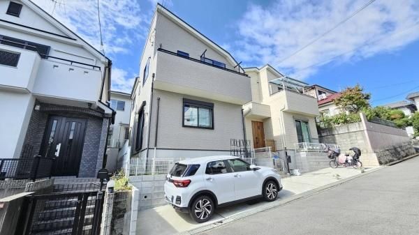 Modern 4LDK House in Takatsuki with Parking | Built 2022 - Image 1