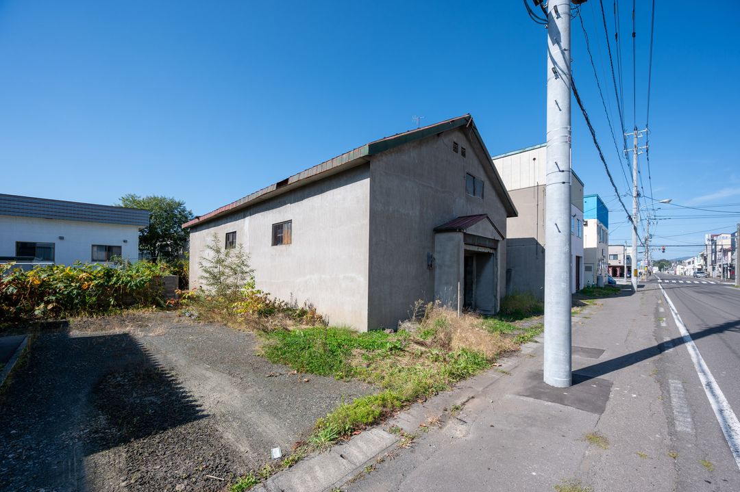 Commercial Warehouse in Central Kutchan, Hokkaido - Redevelopment Land - Thumbnail 3