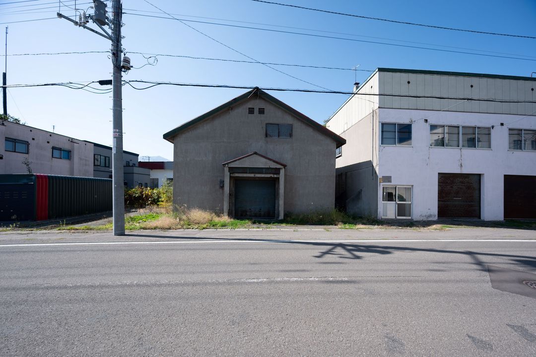 Commercial Warehouse in Central Kutchan, Hokkaido - Redevelopment Land - Thumbnail 2