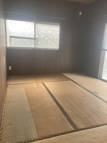 Spacious 5DK House on Large Plot in Mihara, Hiroshima for Sale - Thumbnail 4