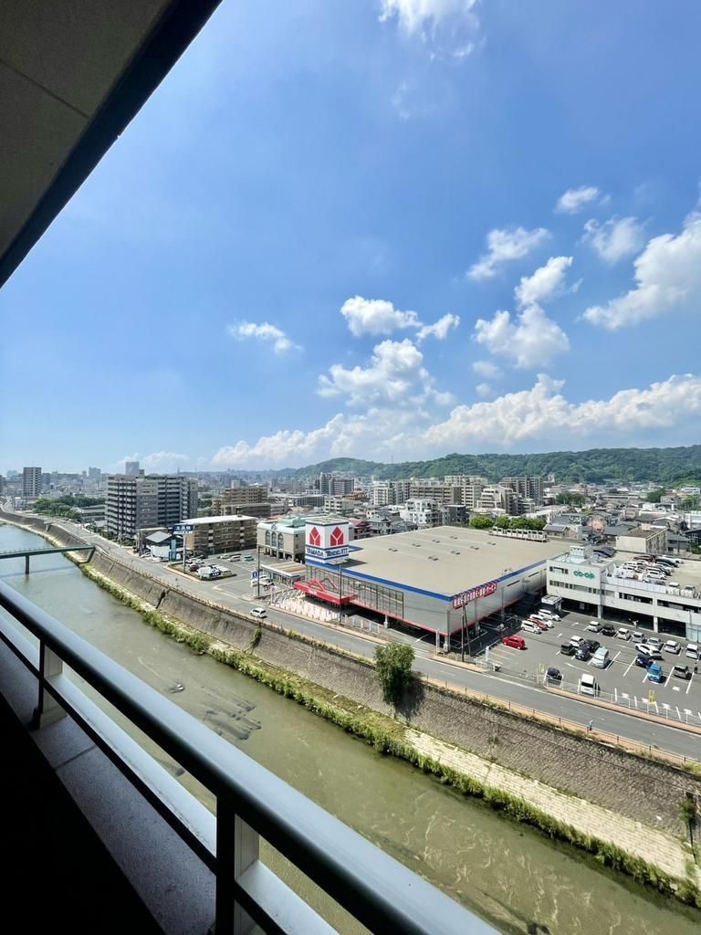 3LDK Apartment in Kagoshima City with Balcony Views - Thumbnail 3