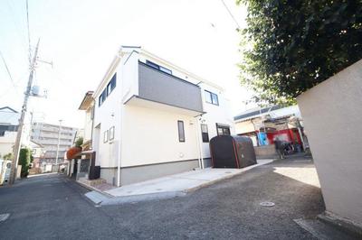 Modern 4LDK House with Parking in Quiet Niiza Sakae Area — Image 1, Niiza, Saitama