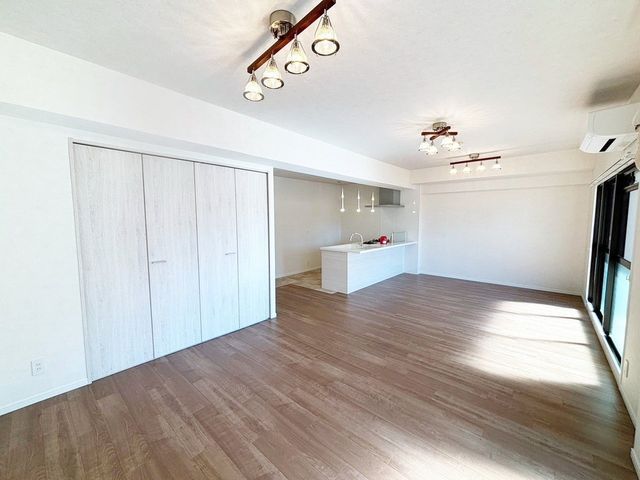 Superior Minami Comfort 3LDK Apartment in Nagoya Port Ward - Thumbnail 3