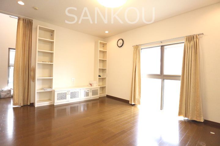 Spiral Staircase Home with Solar Power in Takasaki - Thumbnail 4