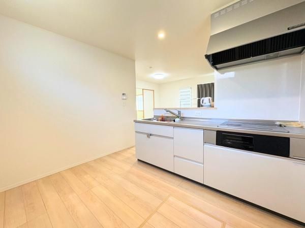 4LDK Modern House with Solar Power in Oita City - Thumbnail 2