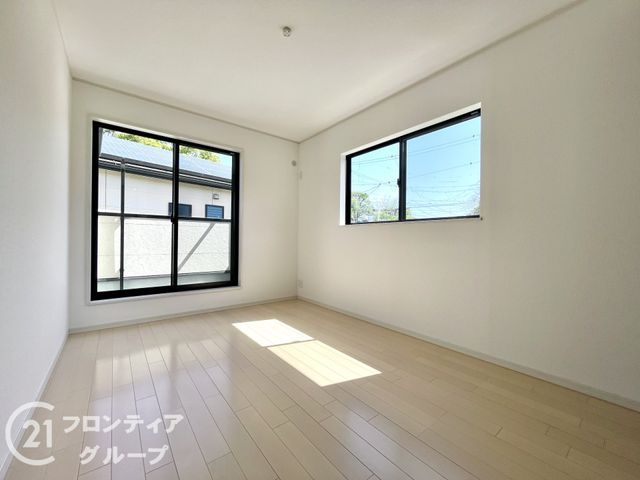 4LDK Family Home in Ikoma with South-Facing Garden - Thumbnail 4