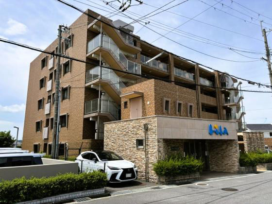 4LDK Apartment in Katano with South-Facing Balcony - Thumbnail 2