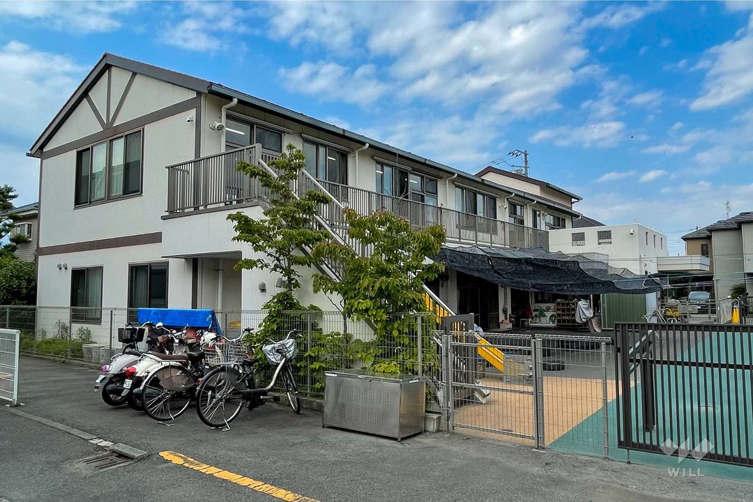 Renovated 3LDK Top-Floor Apartment for Sale in Kawasaki's Miyamae-ku - Thumbnail 3