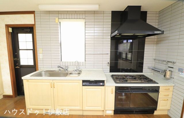 6LDK Family Home in Kagoshima's North River Hills Neighborhood - Thumbnail 2