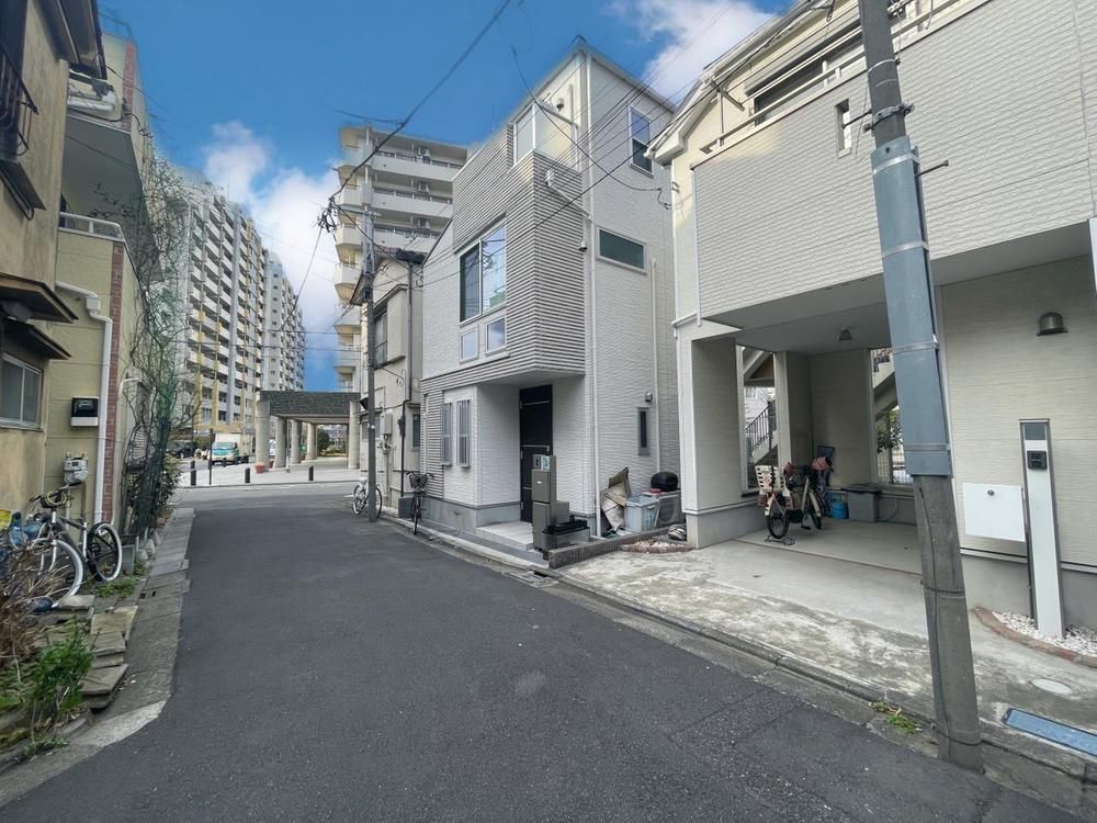 Modern 3-Story House with Underfloor Heating in Katsushika, Tokyo - Thumbnail 4