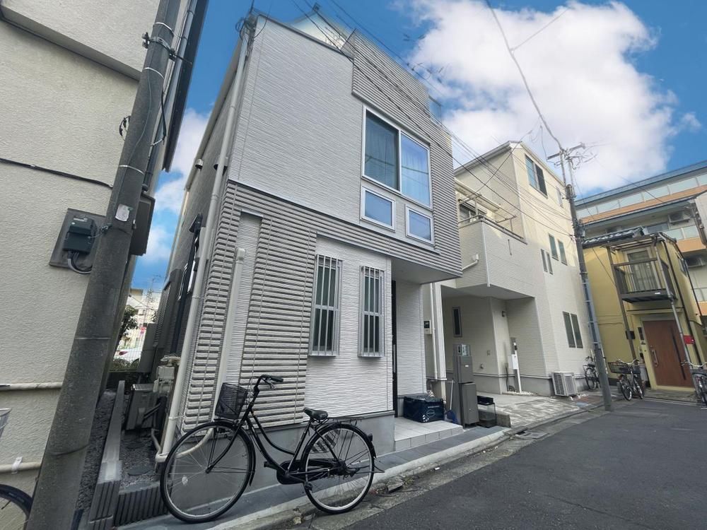 Modern 3-Story House with Underfloor Heating in Katsushika, Tokyo - Thumbnail 2