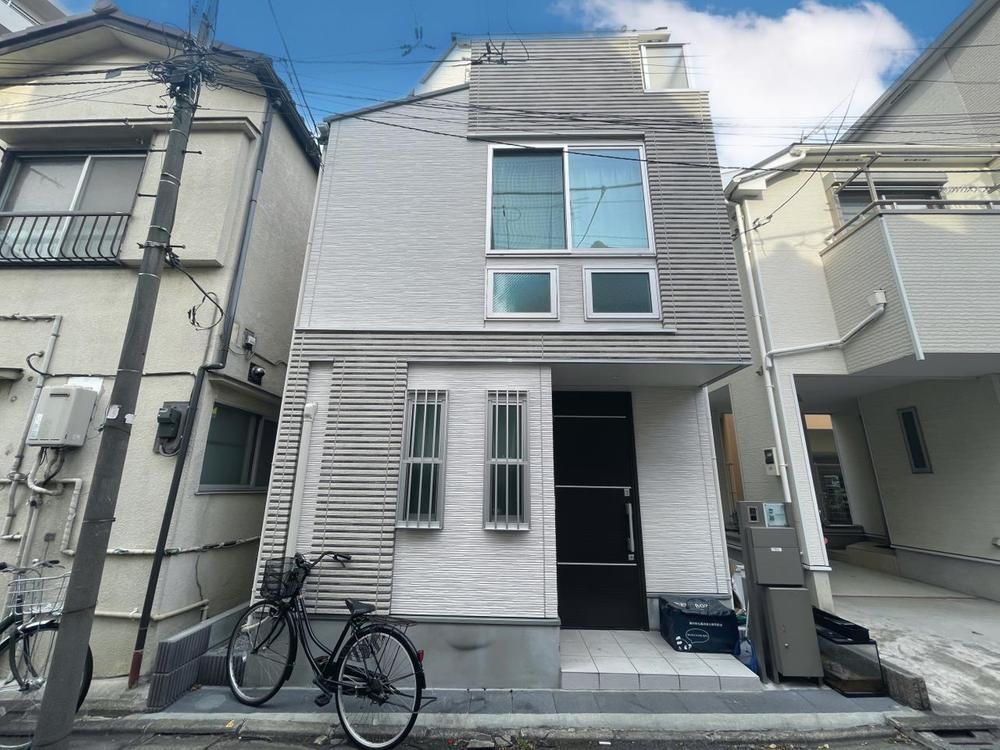 Modern 3-Story House with Underfloor Heating in Katsushika, Tokyo - Thumbnail 3