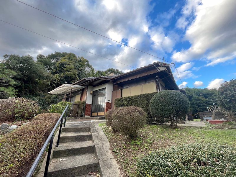 Spacious 3DK House in Kitakyushu with 712 sqm Land - Thumbnail 2