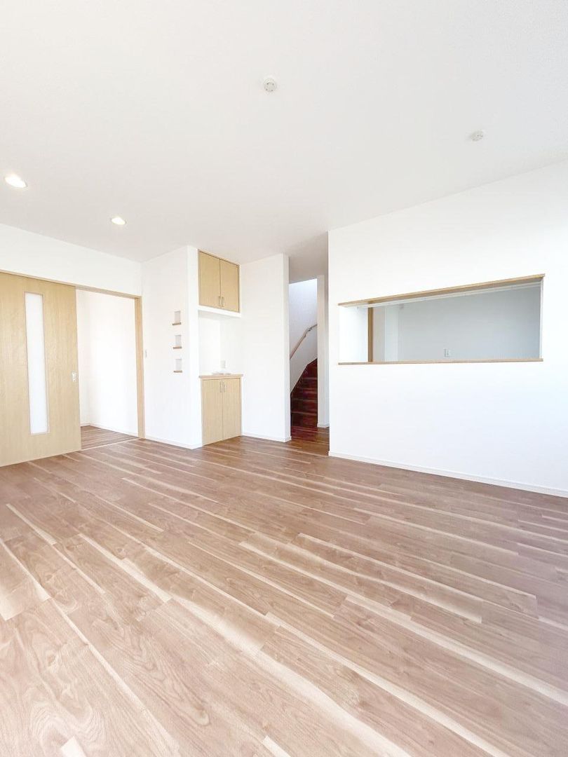 3LDK House in Kakogawa with Spacious Living Room and 2025 Renovations - Thumbnail 4