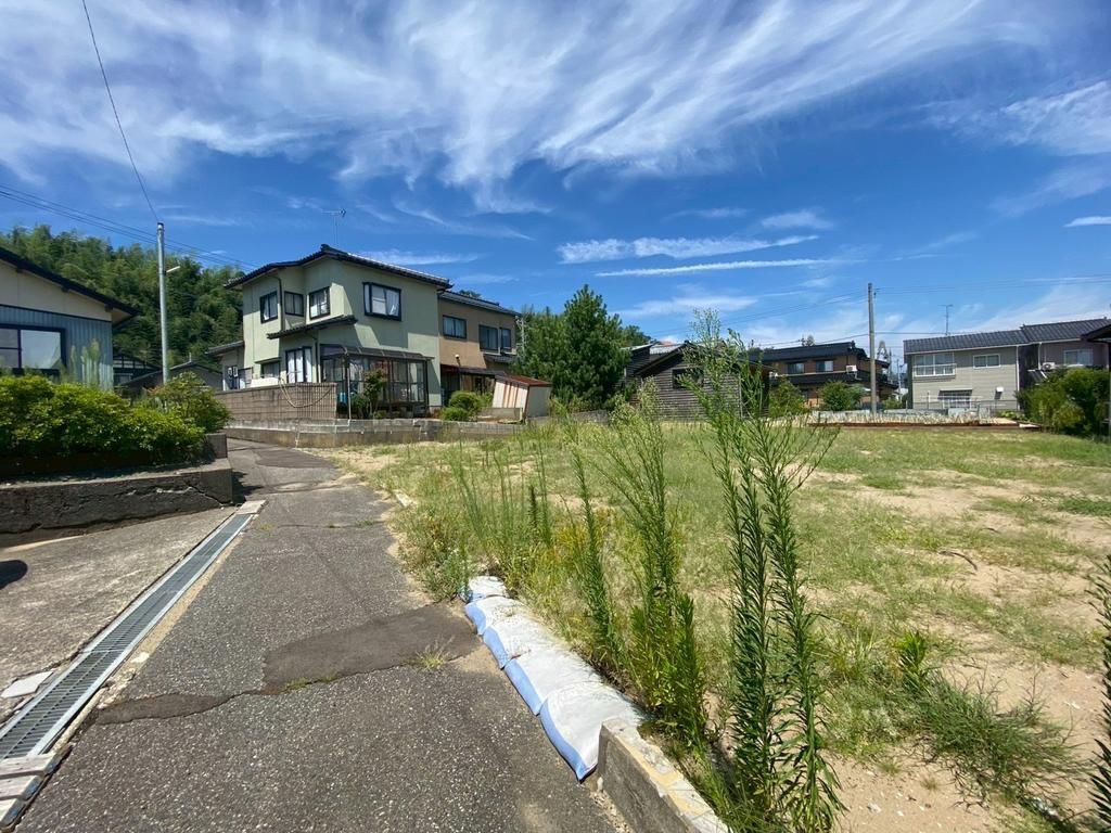 110-Tsubo Land Plot for Sale in Uchinada, Ishikawa | No Building Conditions - Thumbnail 2