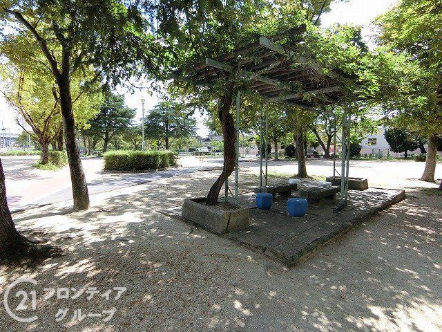 3LDK House in Hirakata with Balcony & Spacious Layout - Thumbnail 4